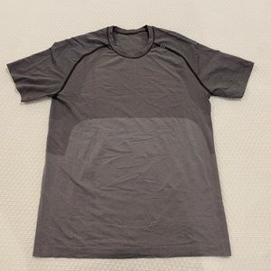 Men’s lululemon short sleeve shirt